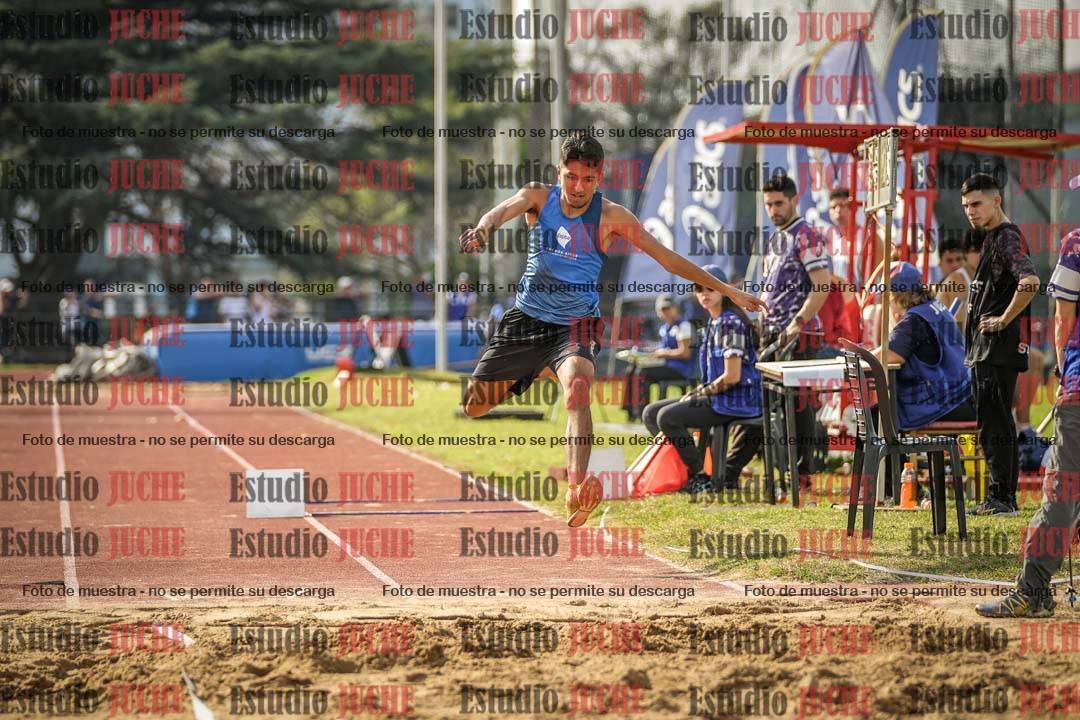 Fotos del salto en largo de varones