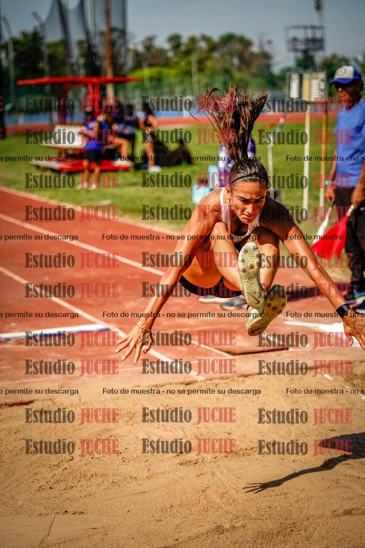 Fotos del salto en largo de mujeres