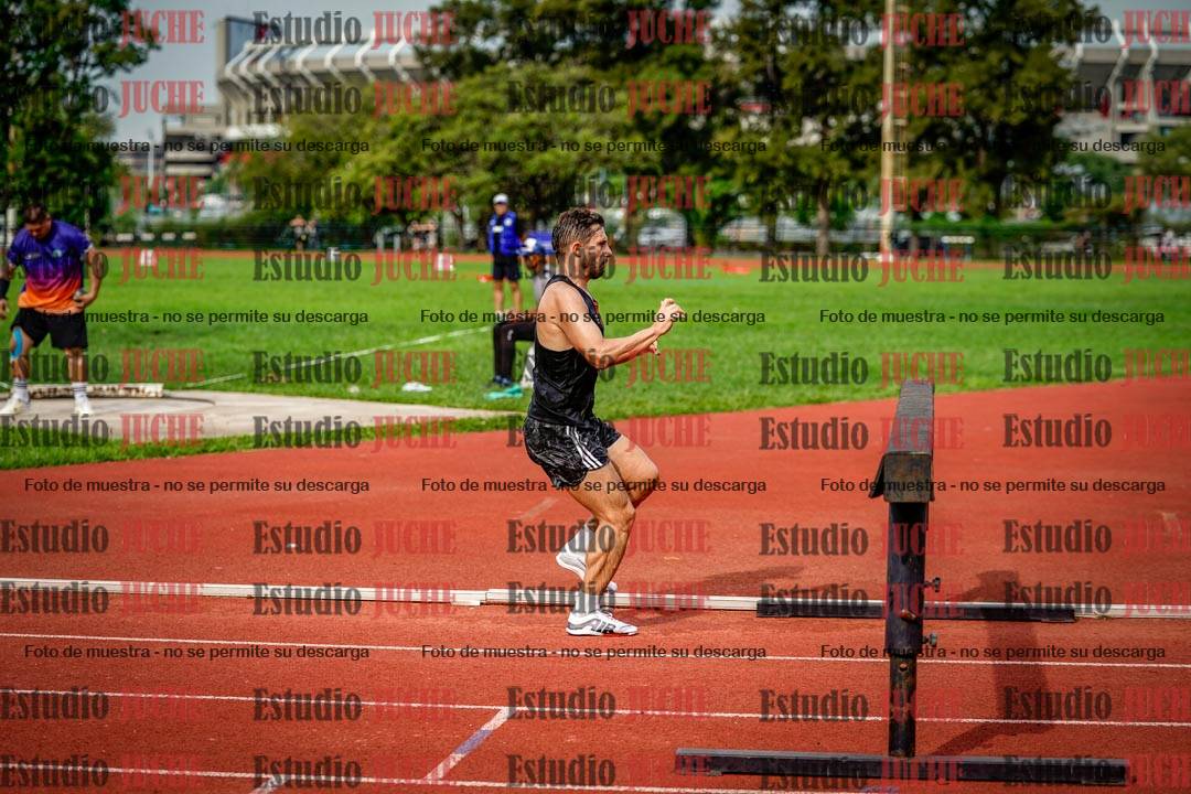 Fotos de los 3000 m con obstáculos de varones