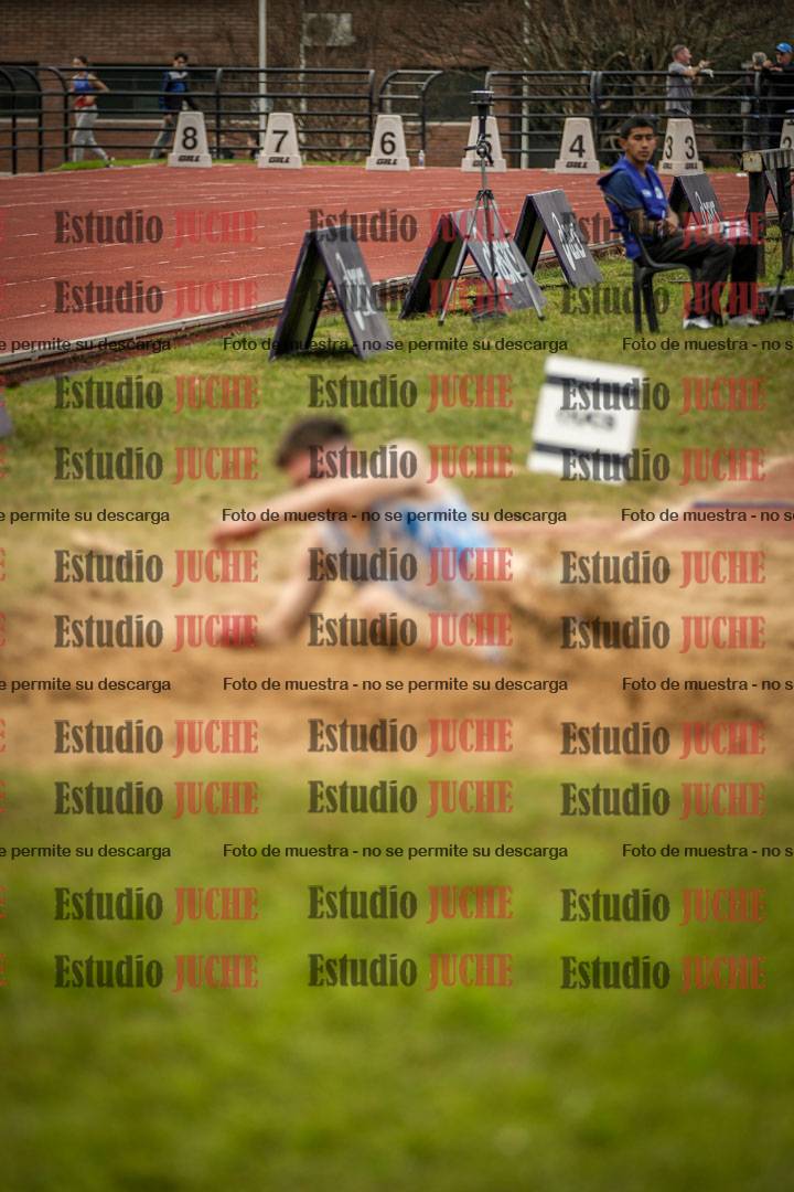 Fotos del salto en largo de varones