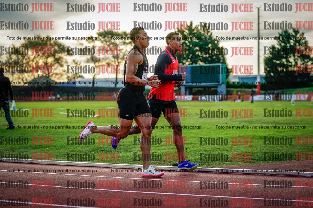 Fotos de los 1500 m llanos de varones - deca 10