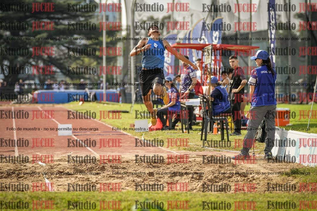 Fotos del salto en largo de varones