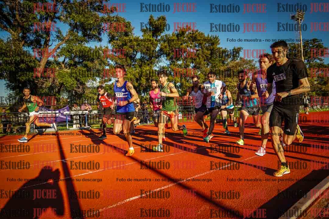 Fotos de los 3000 m llanos de varones