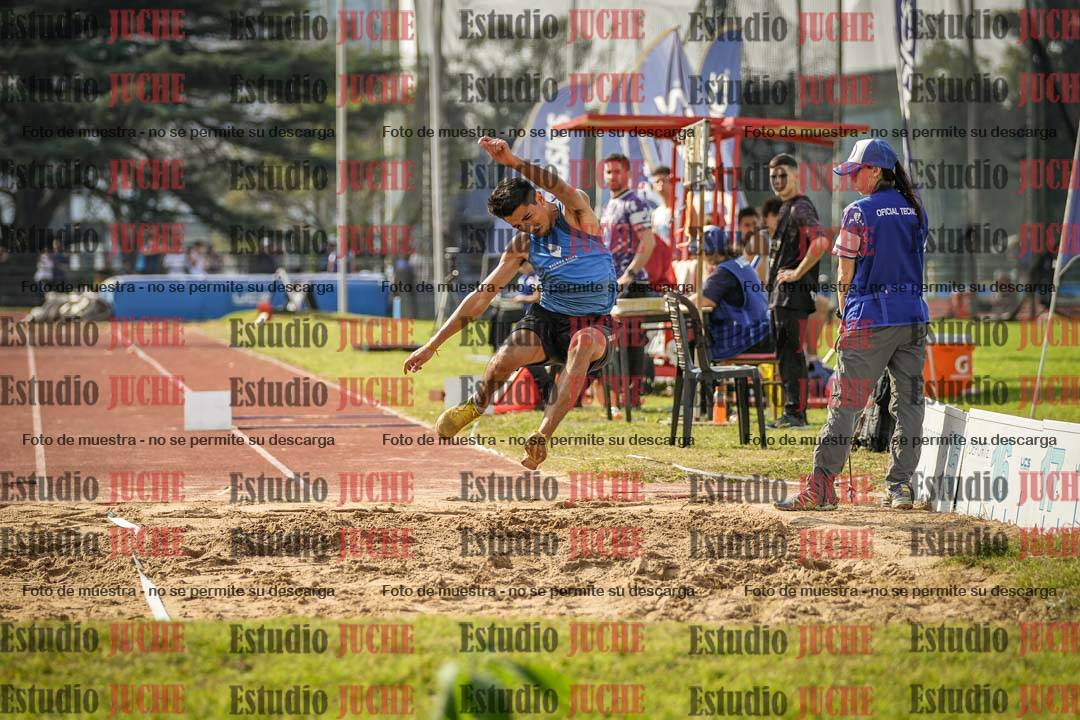 Fotos del salto en largo de varones
