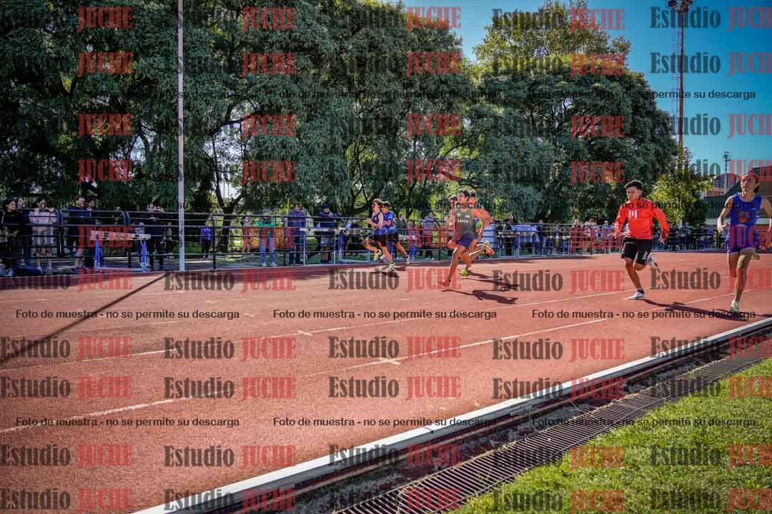 Fotos de los 80 m de varones
