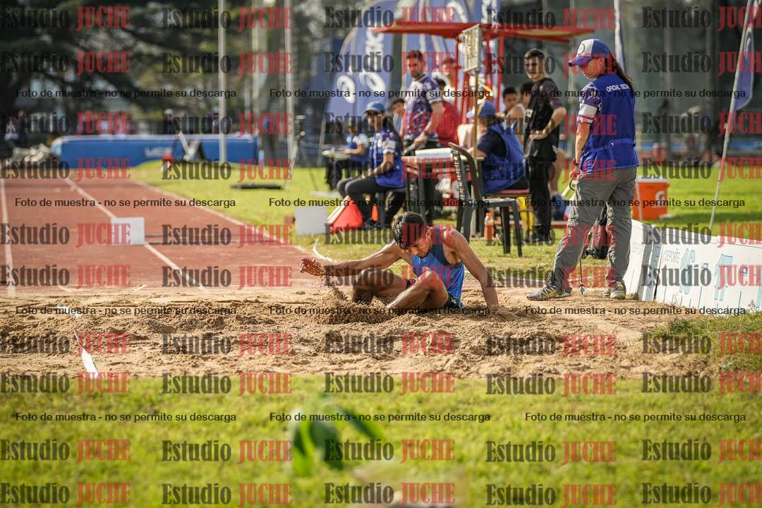 Fotos del salto en largo de varones