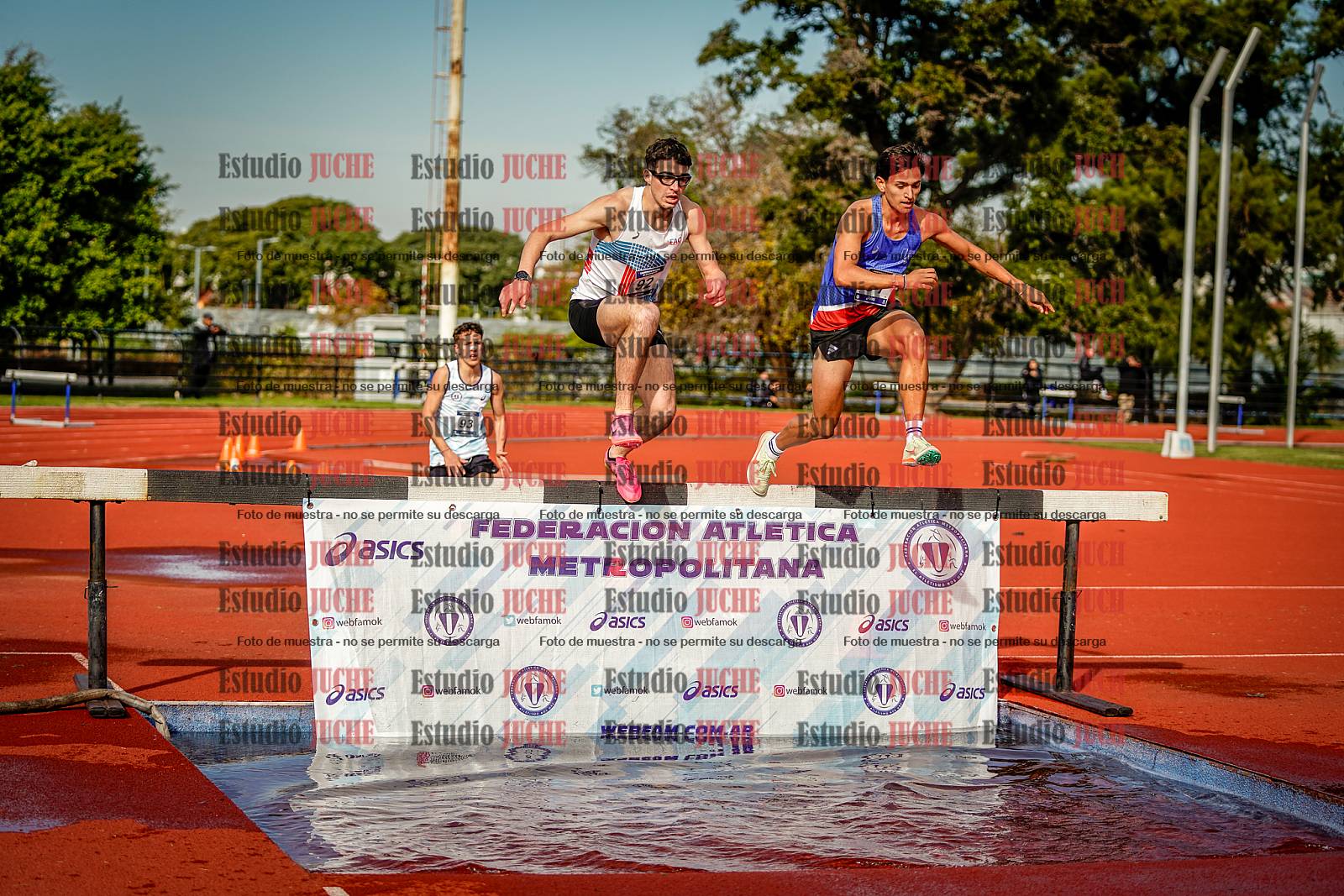Fotos de los 3000 m con obstáculos de varones