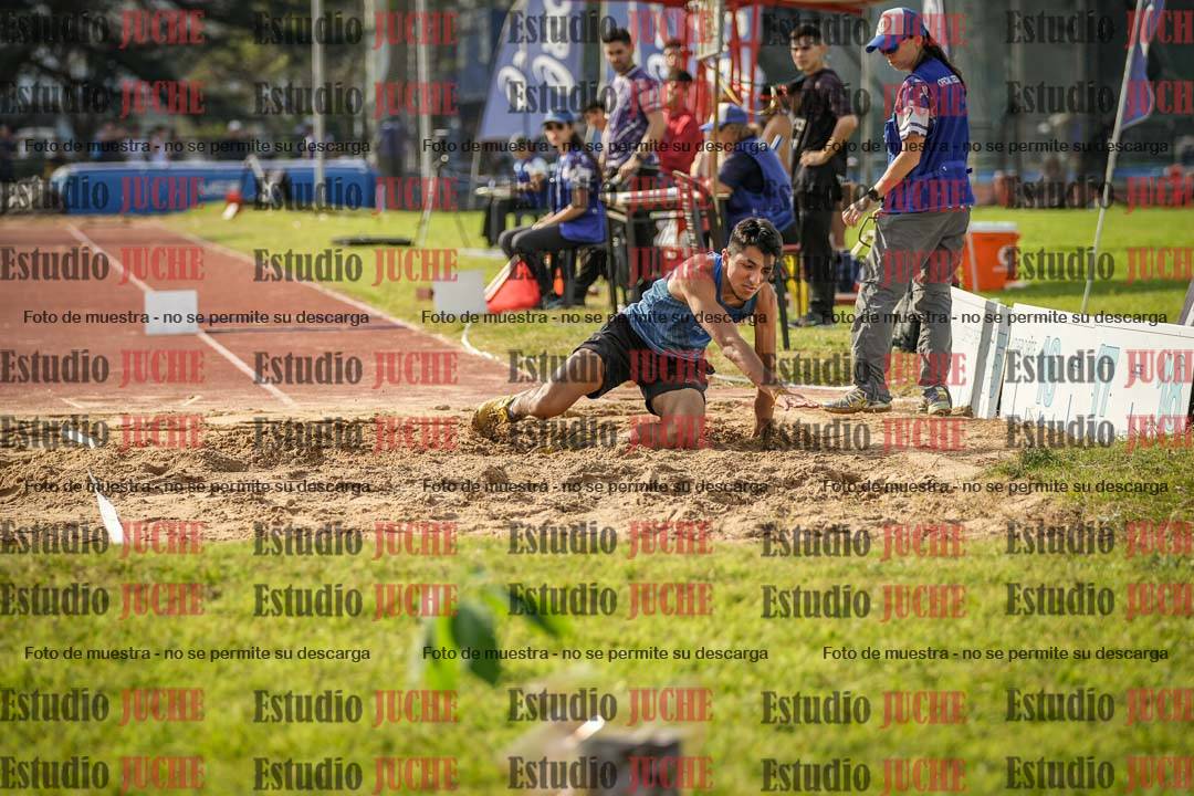 Fotos del salto en largo de varones
