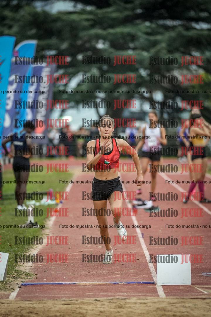 Fotos del salto en largo de mujeres