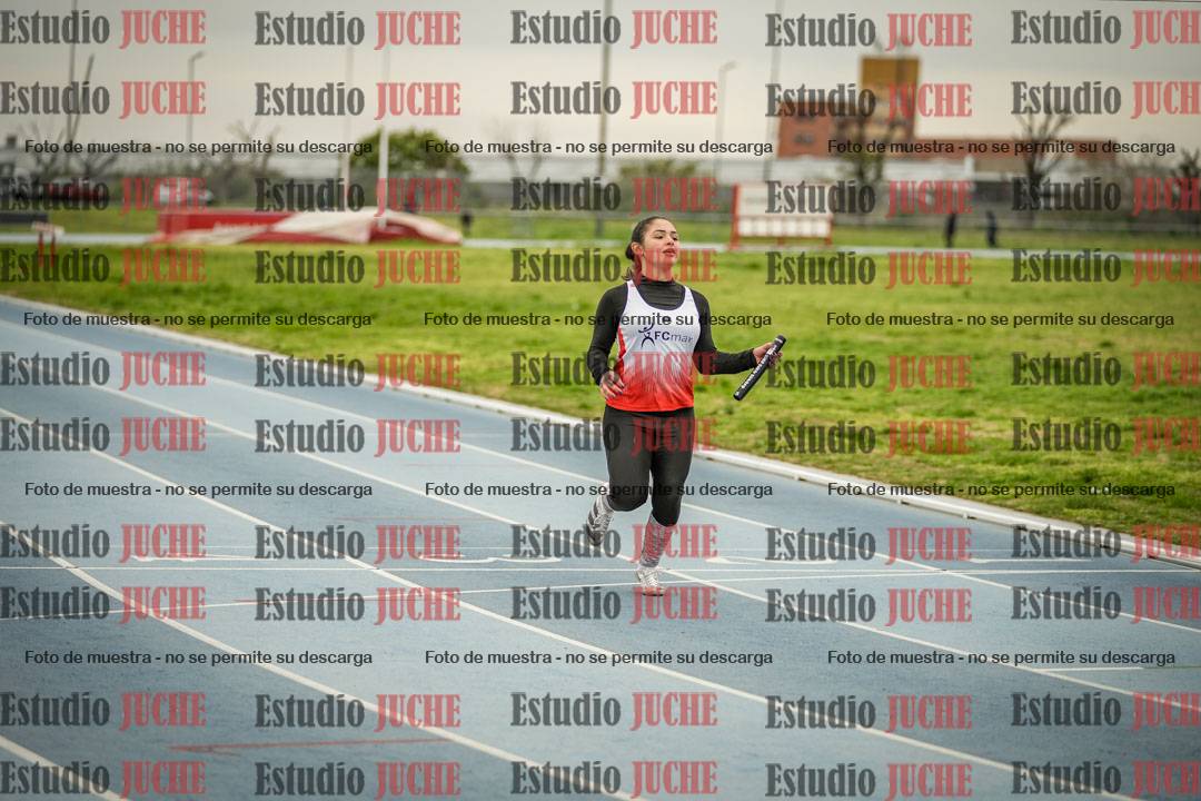 Fotos de las postas 4x100 m de mujeres y varones - U17 - FINAL