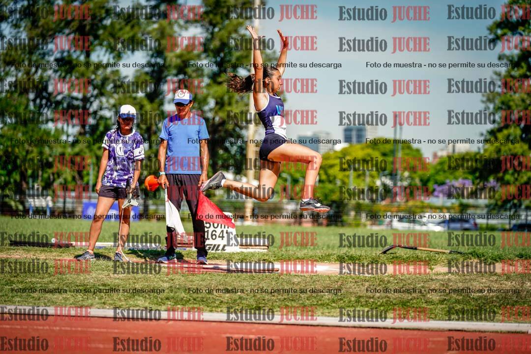 Fotos del salto en largo de mujeres