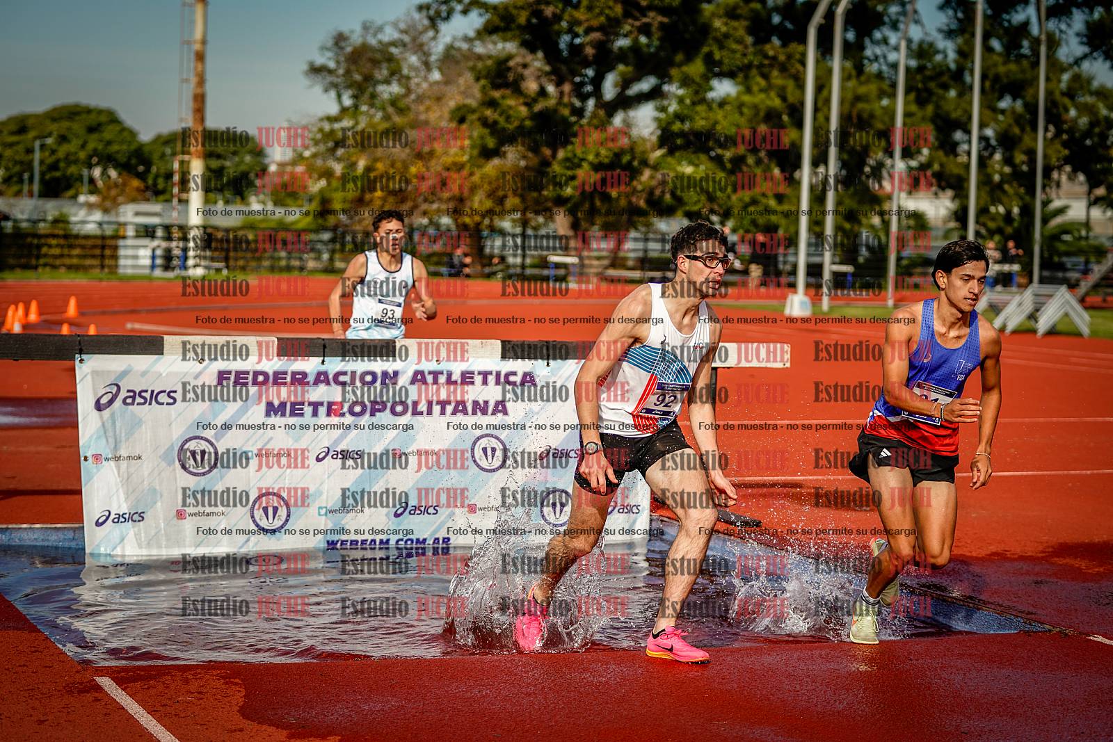 Fotos de los 3000 m con obstáculos de varones