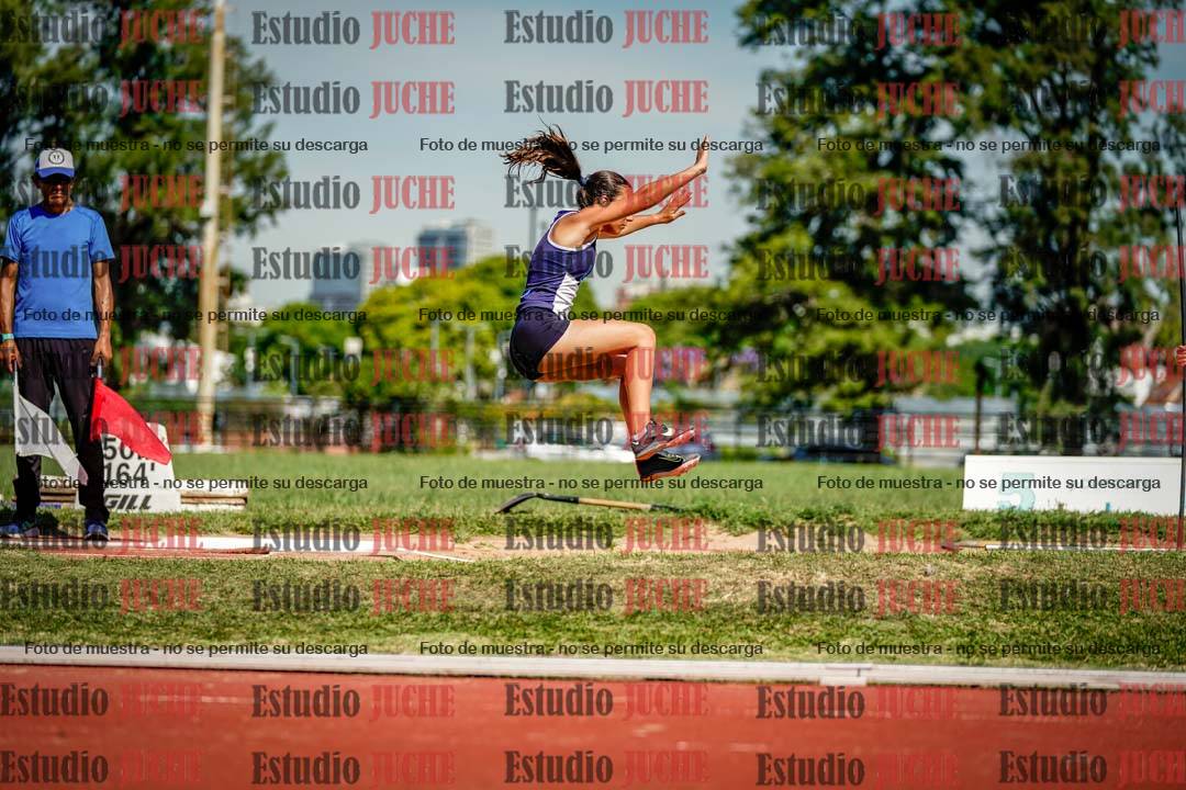 Fotos del salto en largo de mujeres