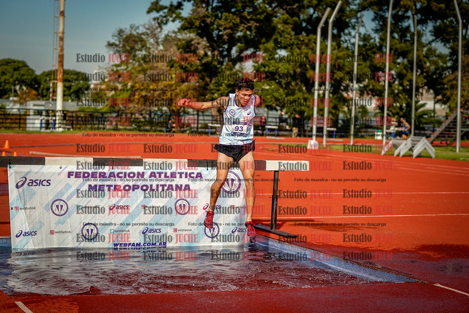 Fotos de los 3000 m con obstáculos de varones