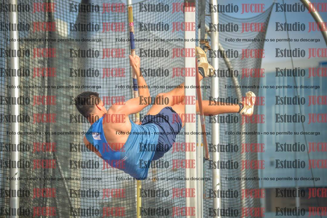 Fotos del salto con garrocha de varones - decatlón 8