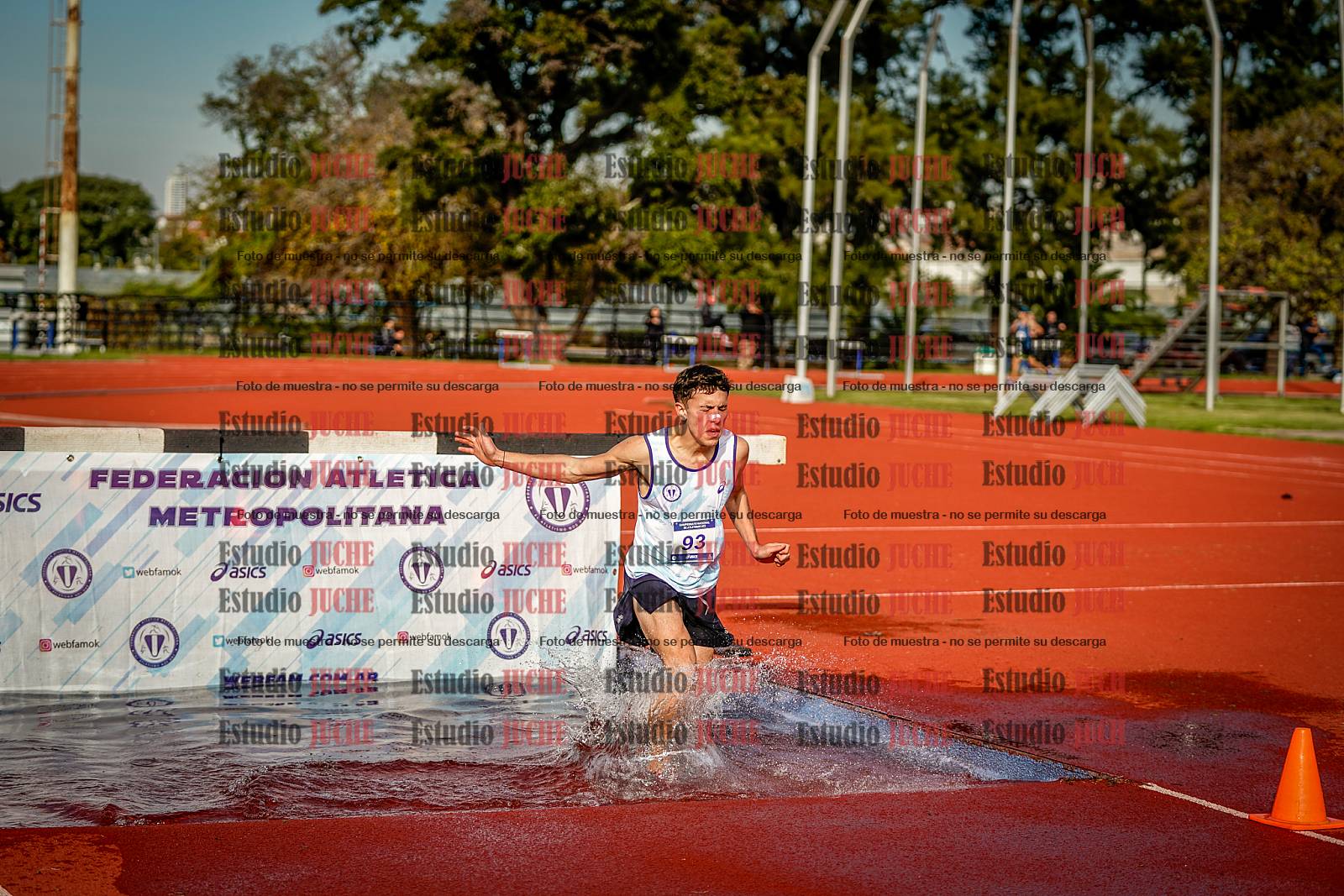 Fotos de los 3000 m con obstáculos de varones