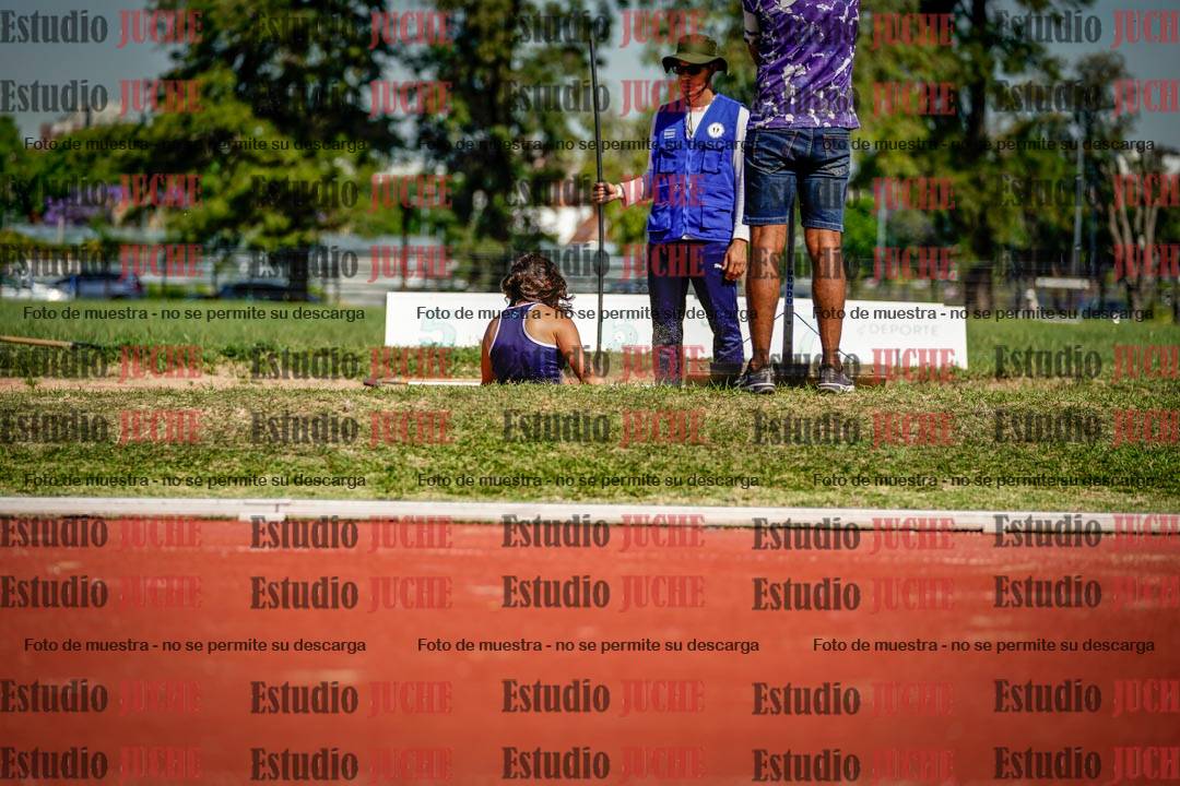 Fotos del salto en largo de mujeres