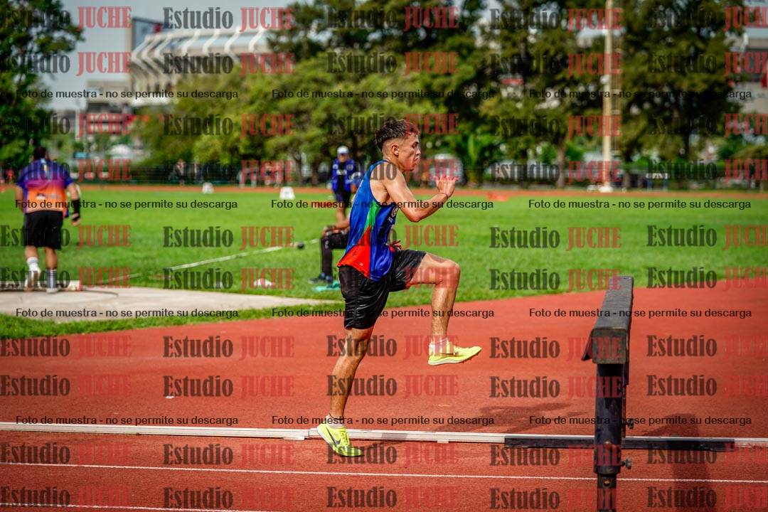 Fotos de los 3000 m con obstáculos de varones