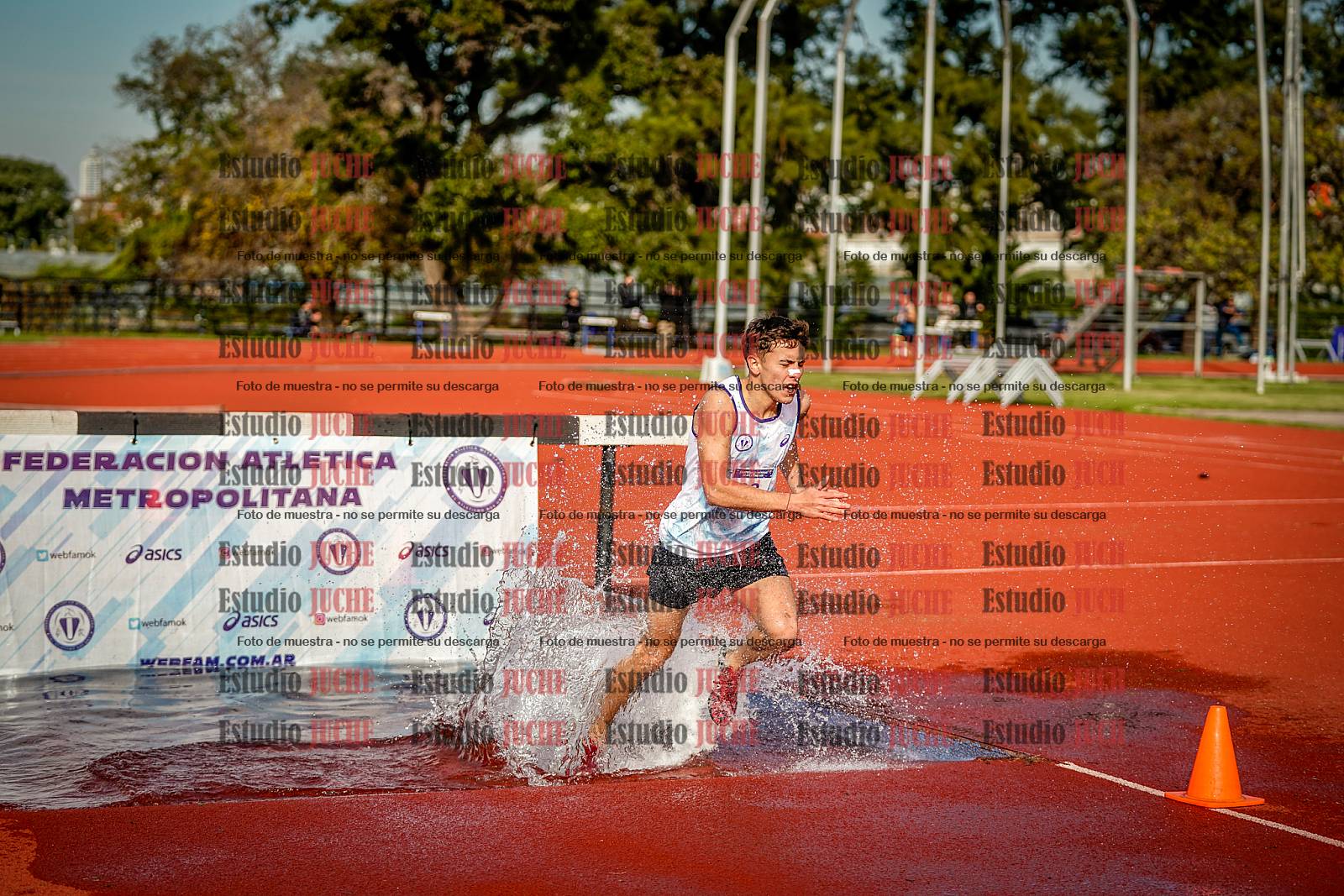 Fotos de los 3000 m con obstáculos de varones