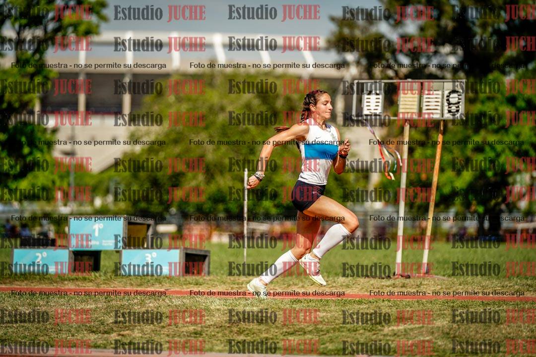 Fotos del salto en largo de mujeres
