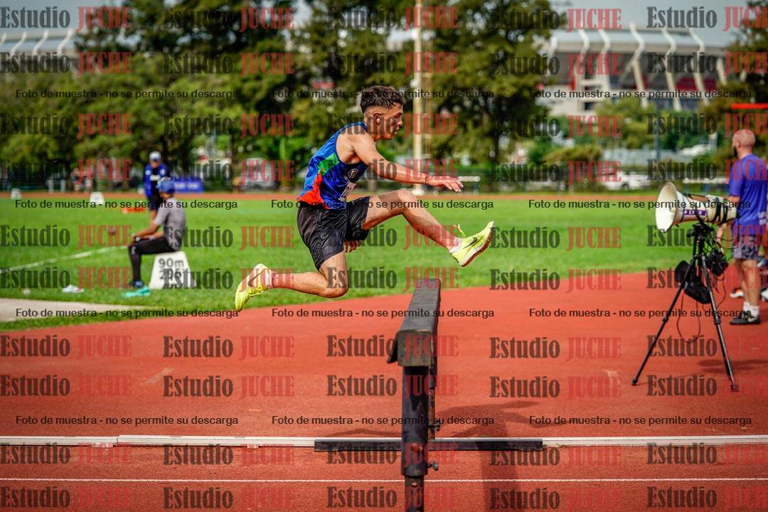 Fotos de los 3000 m con obstáculos de varones