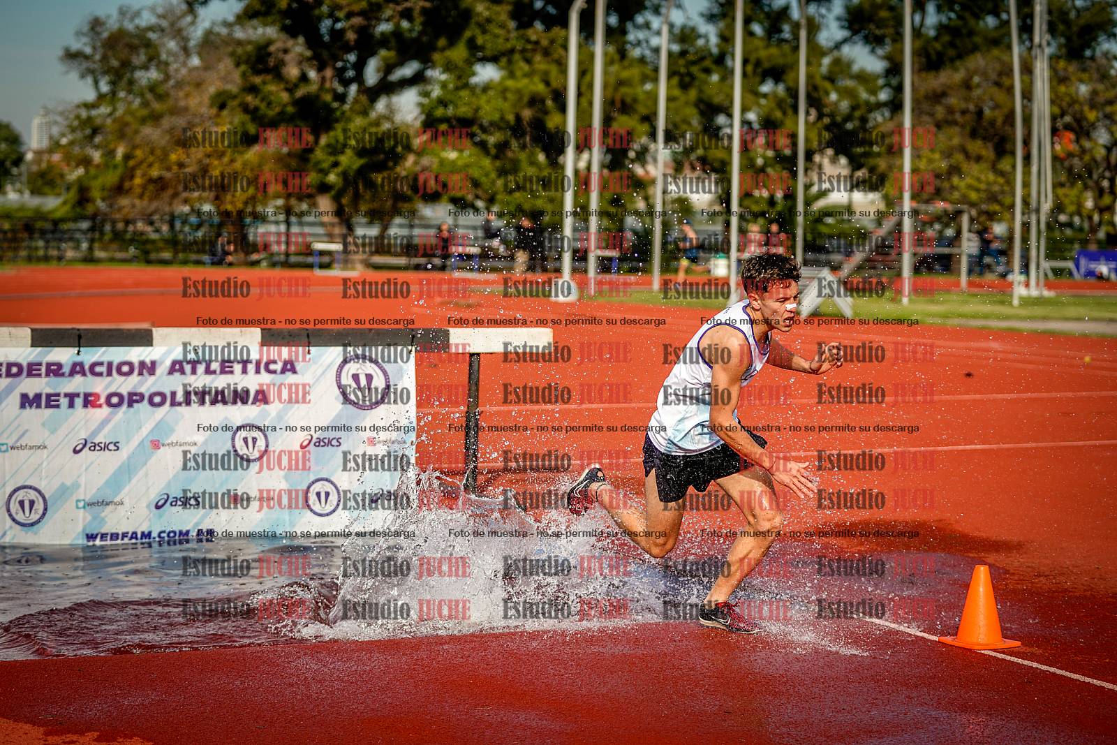 Fotos de los 3000 m con obstáculos de varones