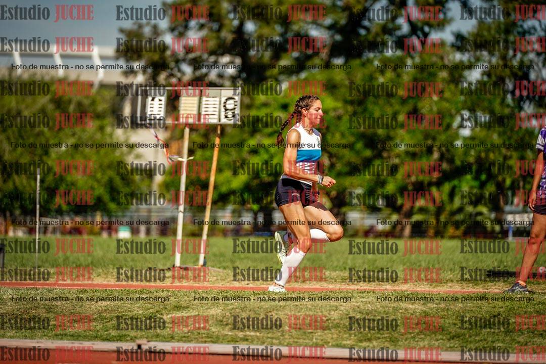 Fotos del salto en largo de mujeres