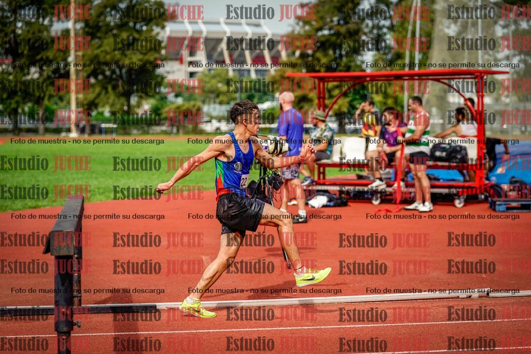 Fotos de los 3000 m con obstáculos de varones