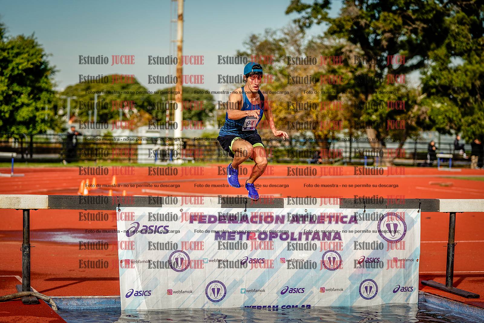 Fotos de los 3000 m con obstáculos de varones