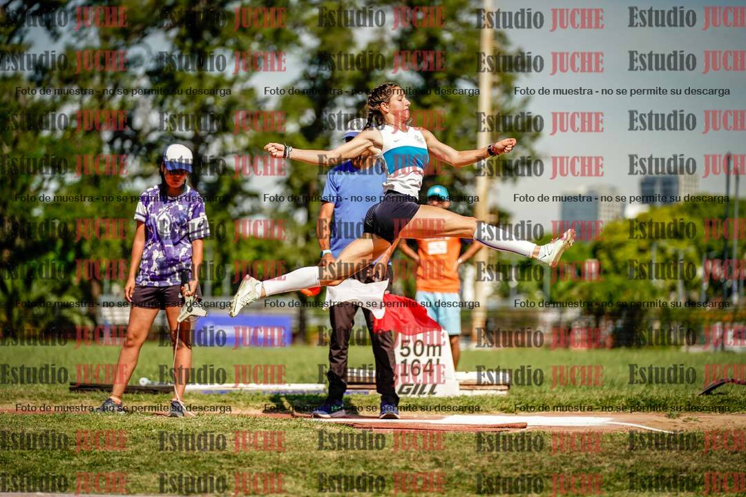 Fotos del salto en largo de mujeres