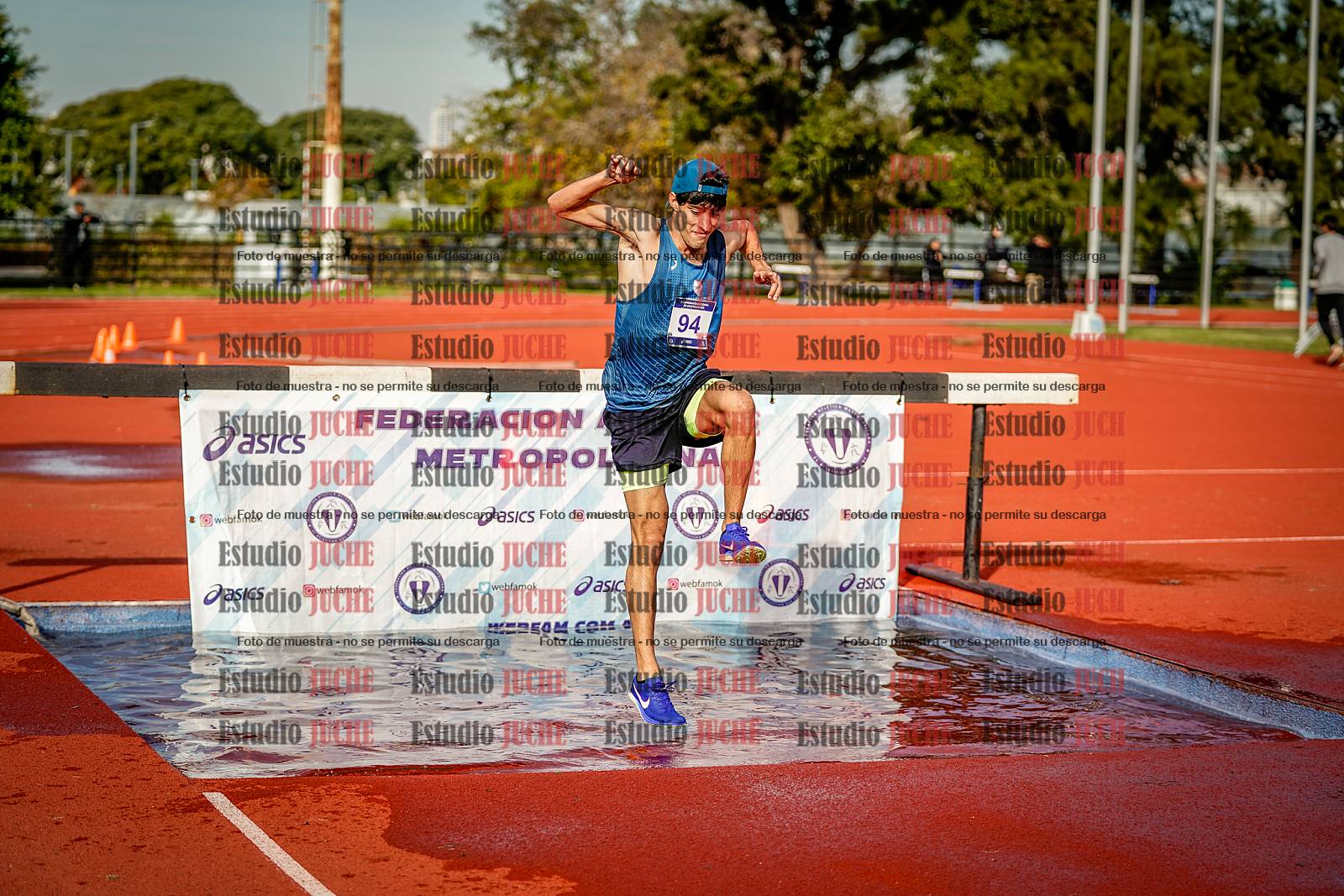 Fotos de los 3000 m con obstáculos de varones