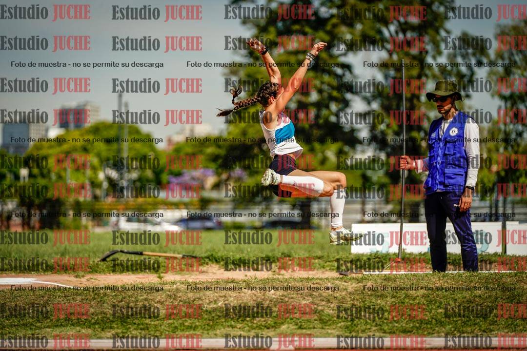 Fotos del salto en largo de mujeres
