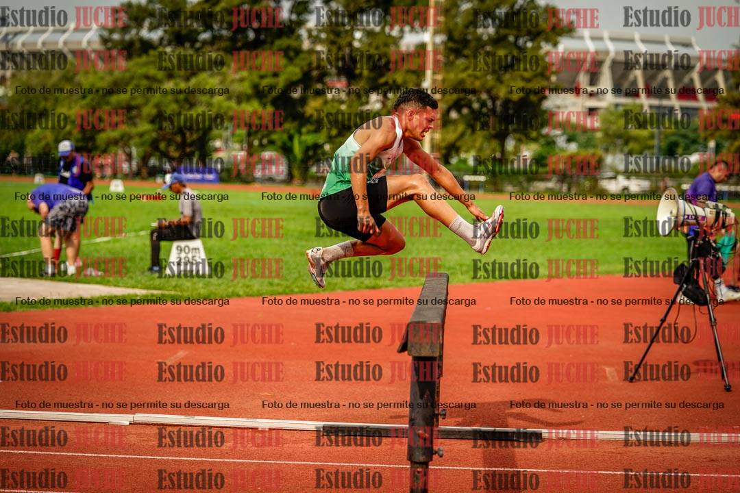 Fotos de los 3000 m con obstáculos de varones
