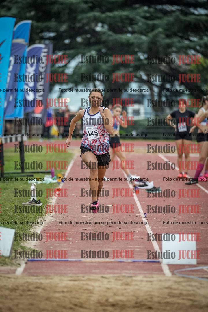 Fotos del salto en largo de mujeres