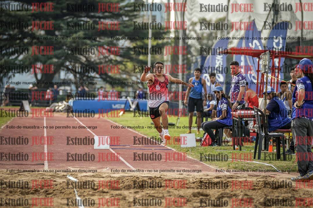 Fotos del salto en largo de varones