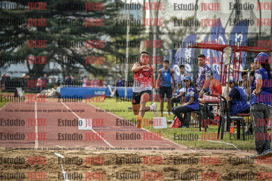 Fotos del salto en largo de varones