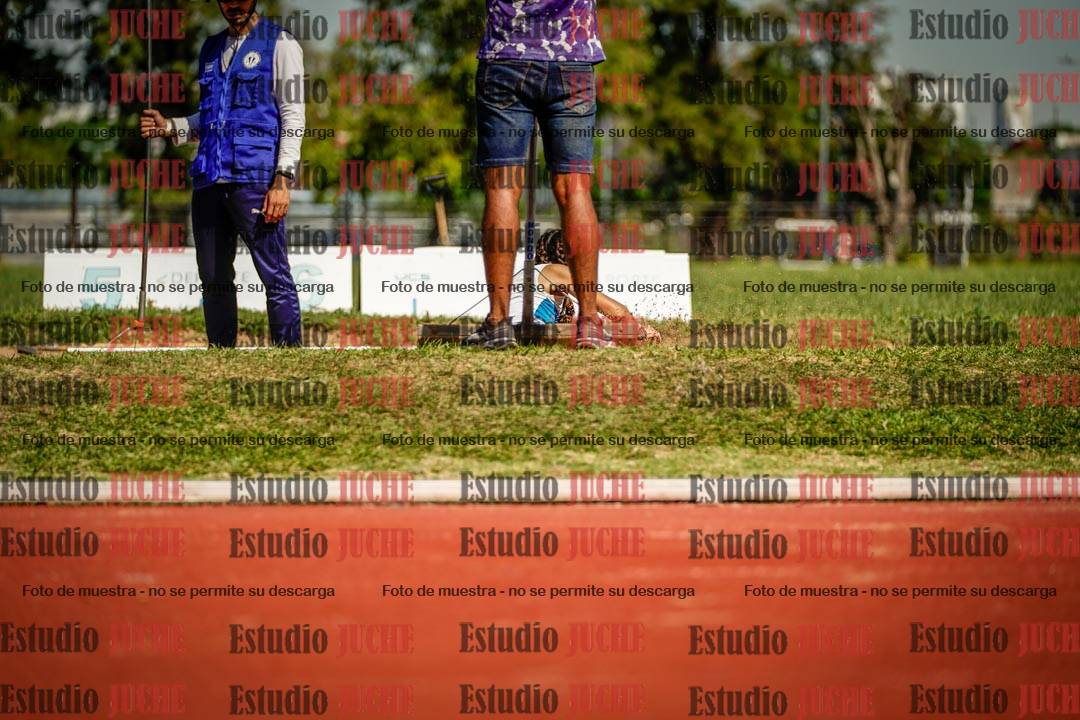 Fotos del salto en largo de mujeres