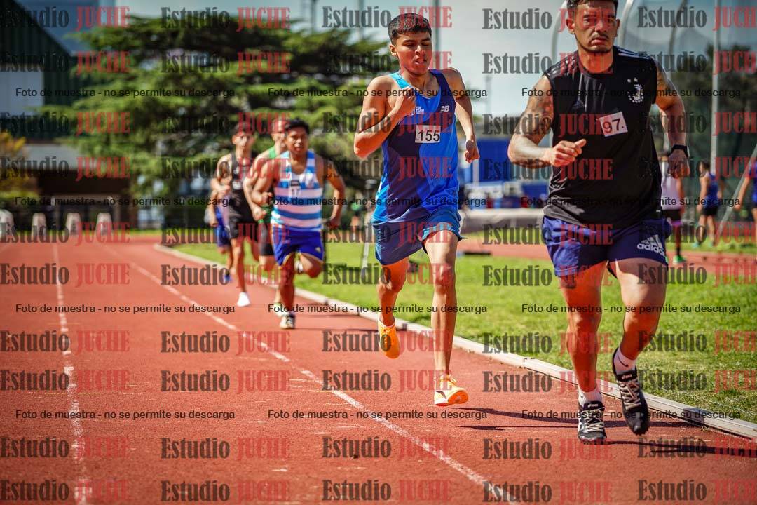 Fotos de los 800 m llanos de varones
