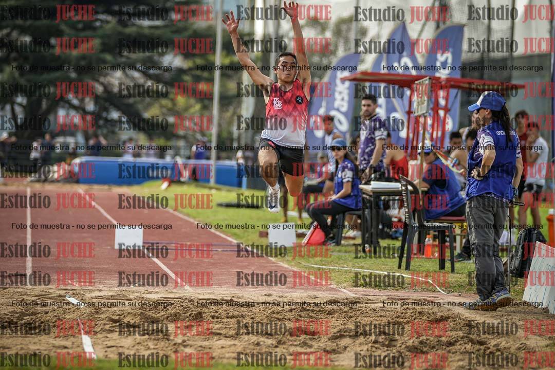 Fotos del salto en largo de varones