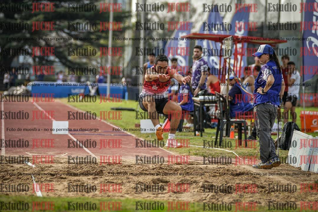 Fotos del salto en largo de varones
