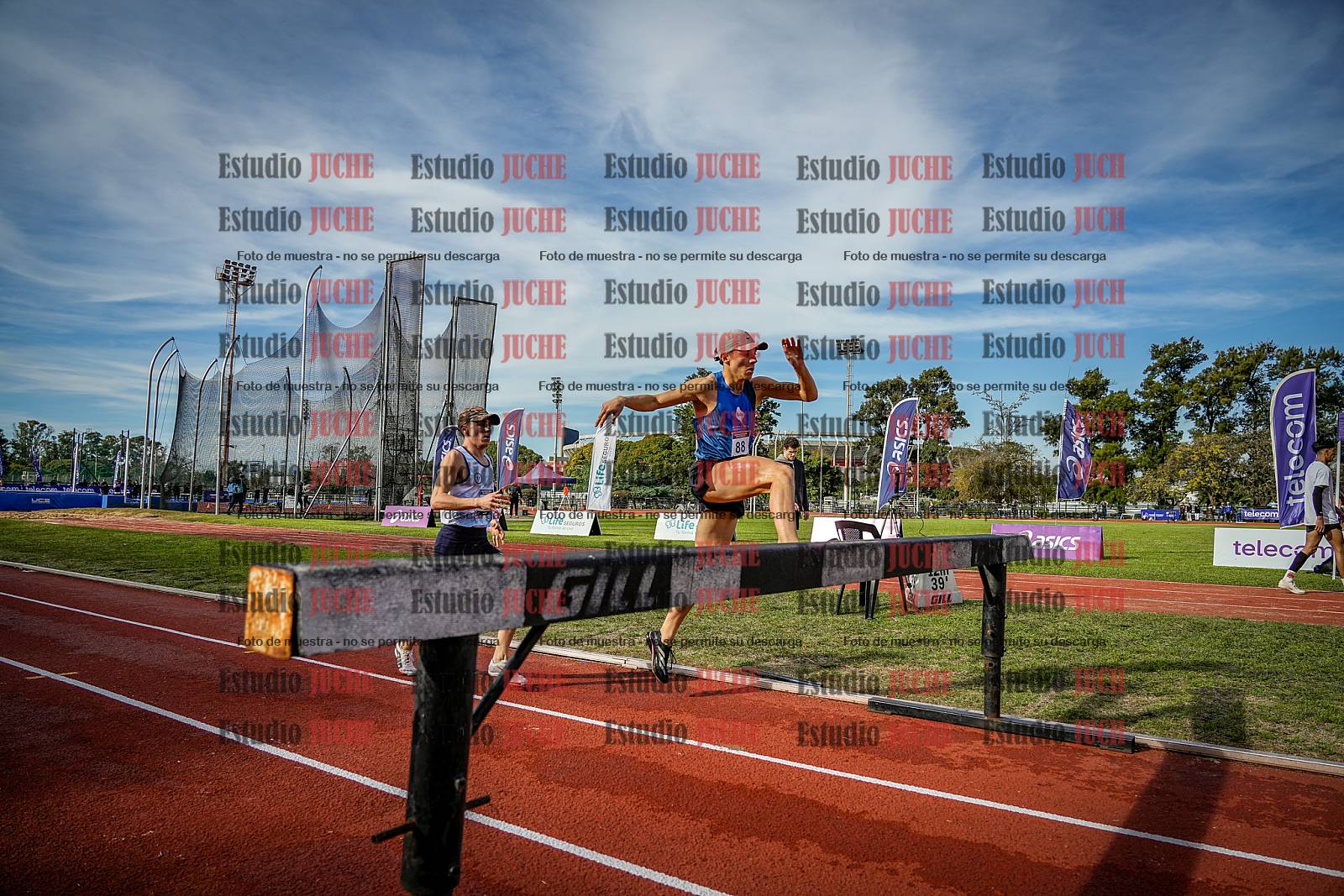 Fotos de los 3000 m con obstáculos de varones