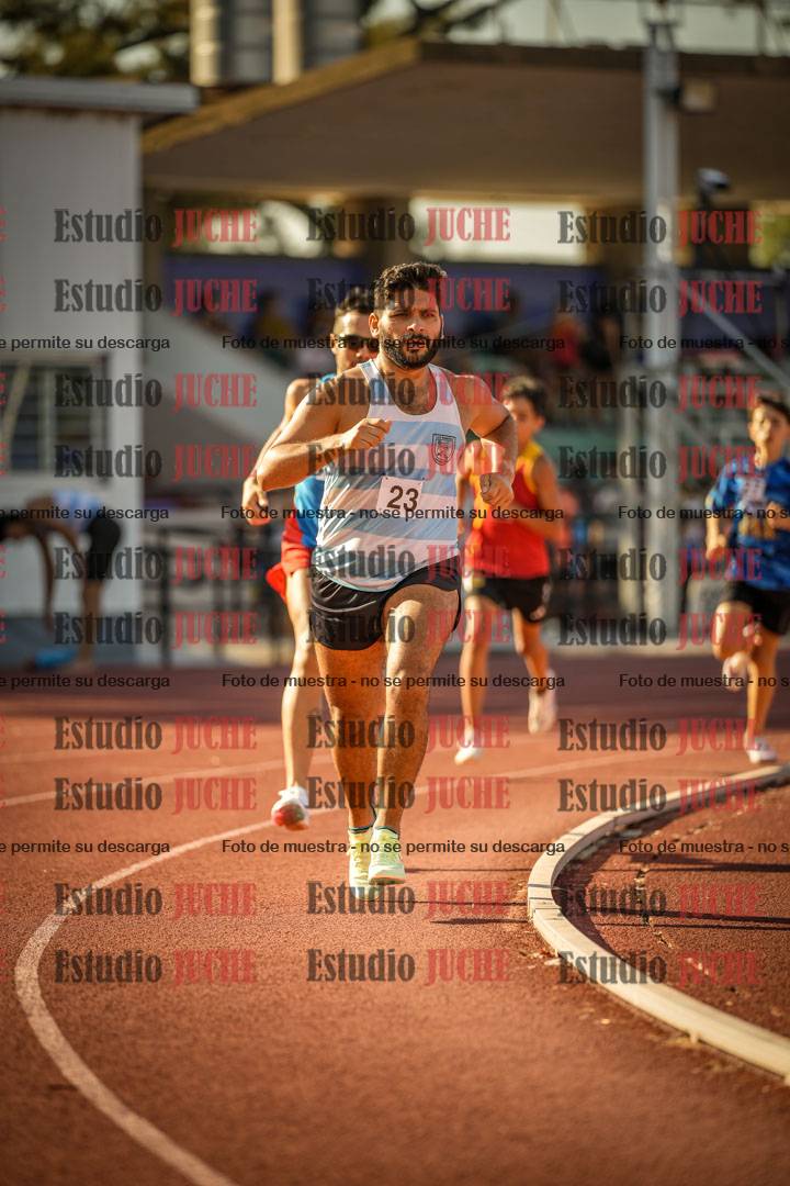 Fotos de los 800 m llanos de varones