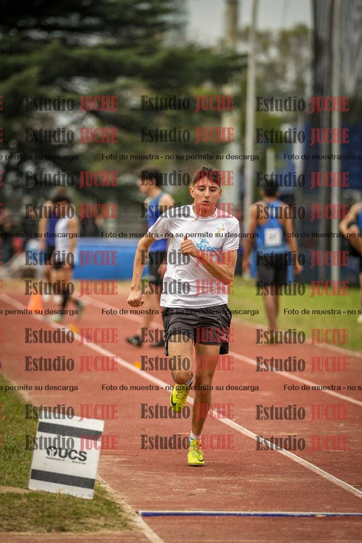 Fotos del salto en largo de varones