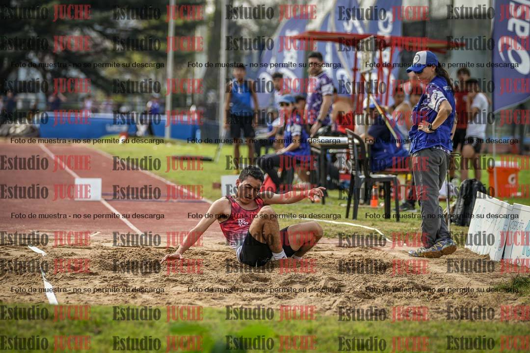 Fotos del salto en largo de varones