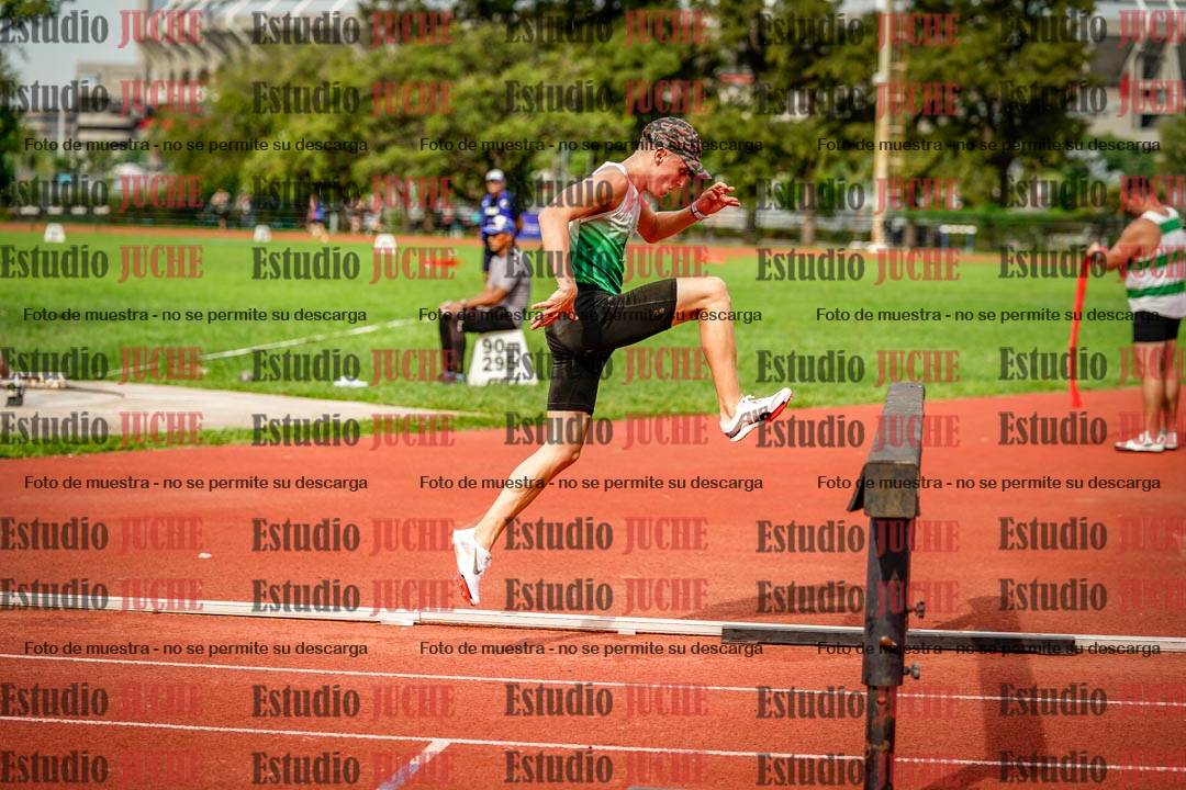 Fotos de los 3000 m con obstáculos de varones