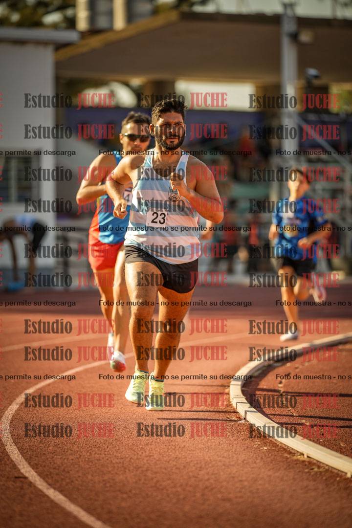 Fotos de los 800 m llanos de varones