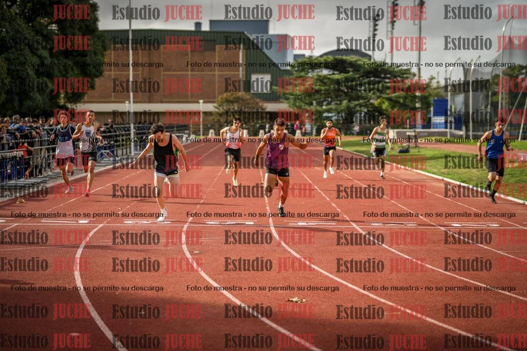 Fotos de los 400 m llanos de varones