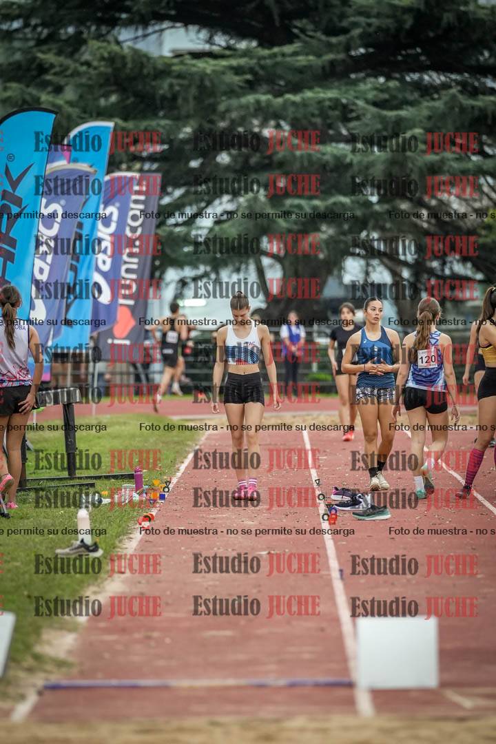 Fotos del salto en largo de mujeres
