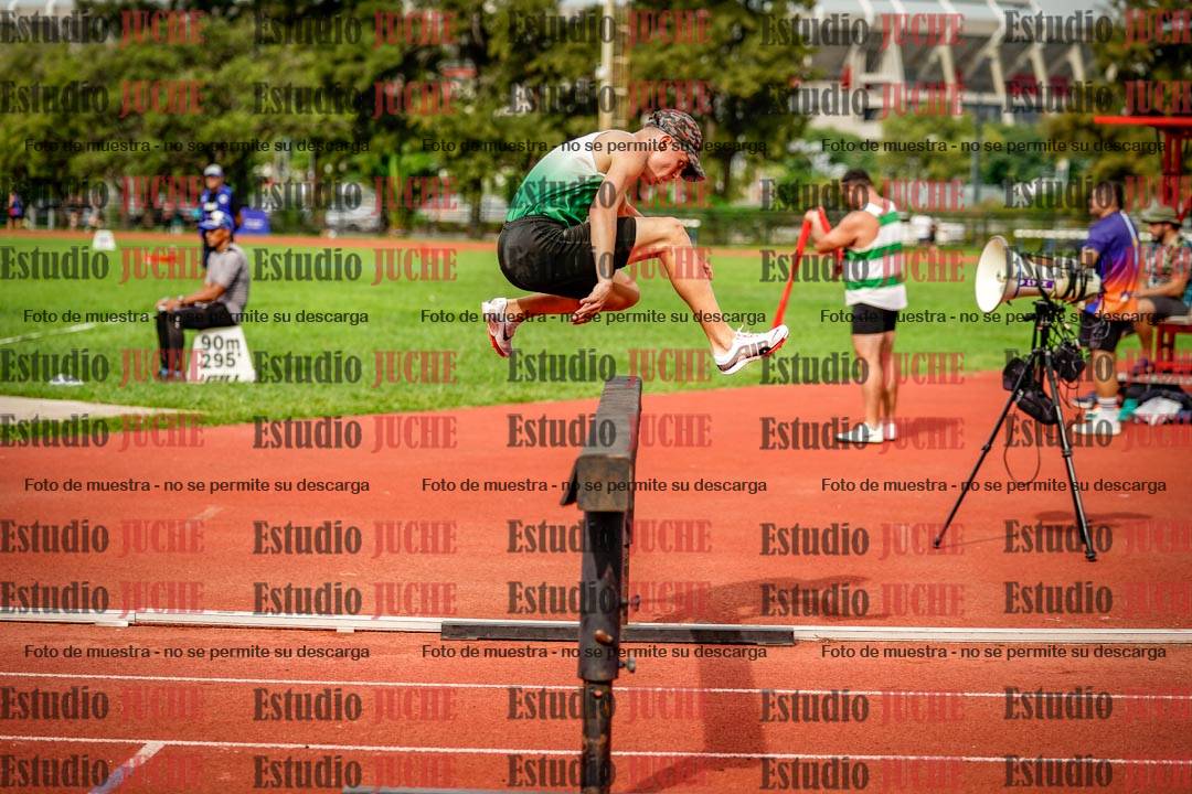 Fotos de los 3000 m con obstáculos de varones