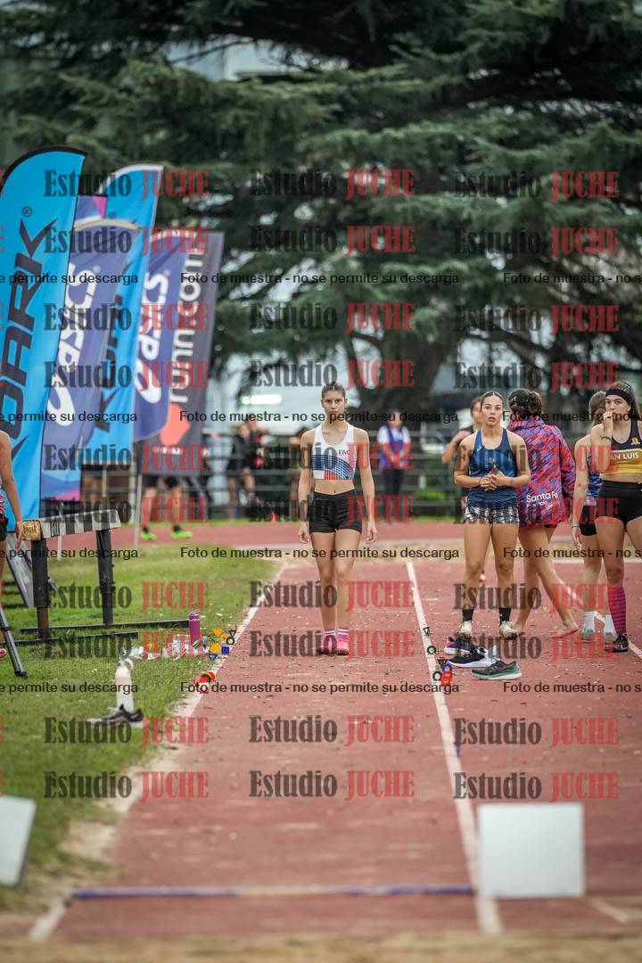 Fotos del salto en largo de mujeres